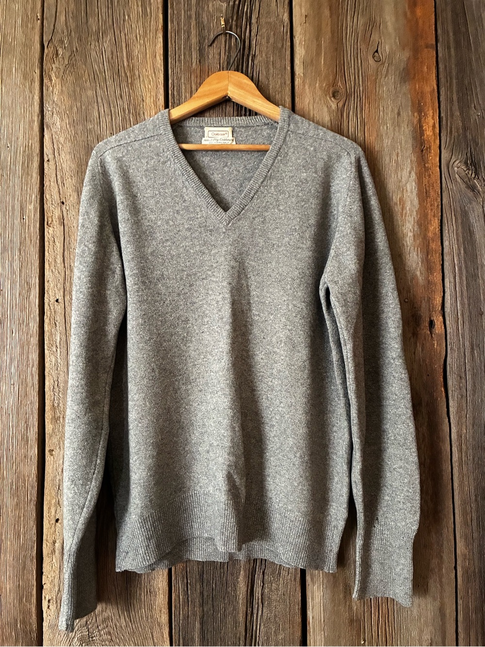 Men’s Gray Cashmere V Neck Sweater, L Vintage Oakbrook
